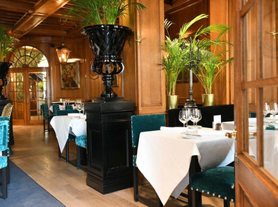 比利時(shí)布魯塞爾街頭閑逛 ( 圖8~9)著名的&ldquo;白天鵝咖啡館&rdquo;,馬克思在這里寫(xiě)了有名的宣言(圖7)尿童小于連,比利時(shí)首都布魯塞爾的市標(biāo),被稱為&ldquo;布魯塞爾第一公民&rdquo;。滿大街的華夫餅商店